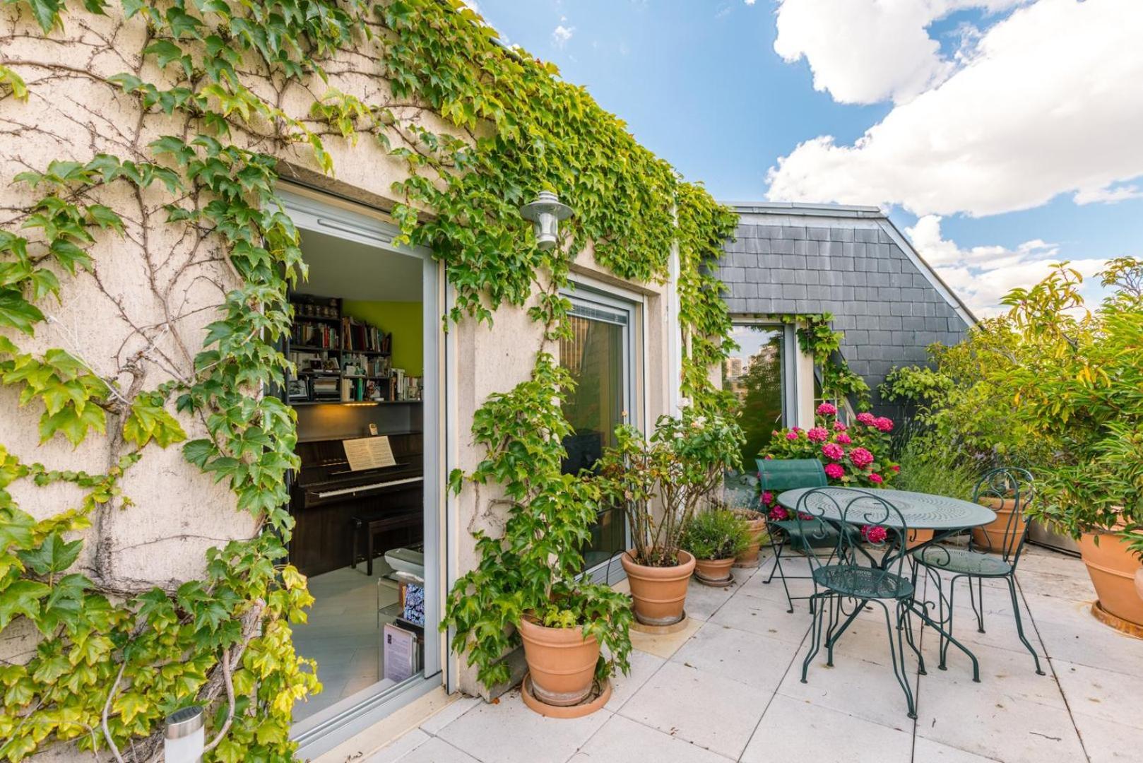 Guestready- 2 Terrace Duplex With Exceptional View Parijs